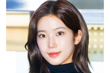 LE SSERAFIM・カズハ、スキニーパンツで際立つ“美脚”に視線集中！ブラックコーデで出国【空港写真】 画像