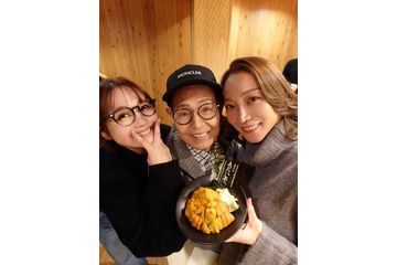 加藤茶＆綾菜夫妻と鈴木奈々、初競り“3500万円”の高級ウニを堪能！ 画像