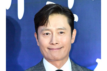 “レオ様”と同部門候補の俳優イ・ビョンホン、米授賞式で見せたオーラに注目！『トップガン』俳優と2SHOTも【PHOTO】 画像