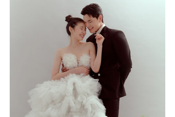 『ペントハウス』女優を双子の姉に持つ韓国モデル、同僚モデルとゴールイン！「結婚という形で結ばれた」 画像