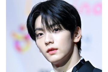 TXT・スビン、正統派ブラックスーツで魅了…気品あふれる佇まいでファンを虜に「これは反則」【PHOTO】 画像