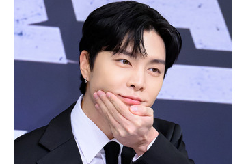 NCT・ジャニー、迫力満点の“上腕二頭筋”を披露！ユニフォーム姿で魅力全開「ギャップにやられた…」 画像