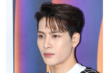 GOT7・ジャクソン、ルイ・ヴィトンのショーで未公開曲を初披露！世界的アーティストとのコラボに視線集中 画像