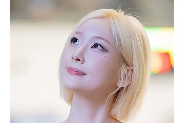 大胆な変則衣装でしっかりと肌見せ！金髪ショートがトレードマークの韓国美女チア最新ショット 画像