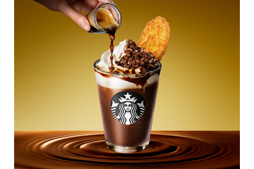 スタバ、ワッフルクッキーをディップして楽しむ新作フラペチーノを28日より販売！ 画像