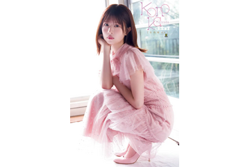 日向坂46・松田好花、華やかドレス姿で“アイドルラストグラビア”飾る 画像
