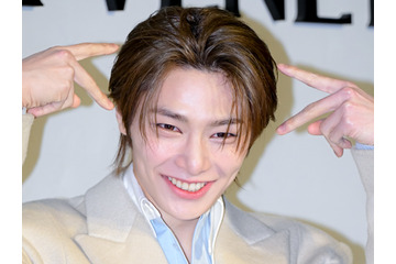 Stray Kids・I.N、ふんわりパーマ×眼鏡で“彼氏感”全開！冬コーデSHOTに反響「たまらない」 画像