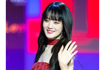 もはや見せにきてる…i-dle・ミンニ、下着姿で見せた堂々とした美しさ！思い切ったルックに注目 画像