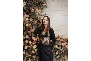 内田理央、レースあしらったボディスーツ姿を披露　上品さと大人の色気で魅了 画像