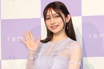 後藤真希、韓国イベントで鈴木亜美との2ショット公開！美スタイル際立つ共演に注目 画像