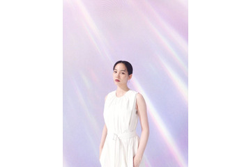 のん、柔らかな光に包まれた透明感あふれる白ワンピ姿にファン「なんと神々しい・・・」 画像