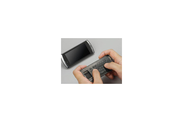 NTTドコモ、世界初のセパレートスタイル「docomo PRIME series F-04B」を26日発売 画像