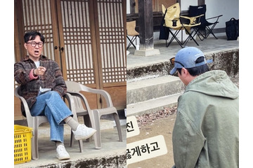 “パワハラ現場”として拡散された1枚…400万人突破の大ヒット韓国監督に視線集中「死刑に処する」 画像