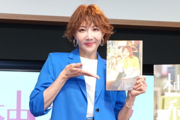 柚希礼音、書籍『柚希横丁』発売！“オフの酒席”エピソードも披露「同期と熱燗を飲みながら…」 画像