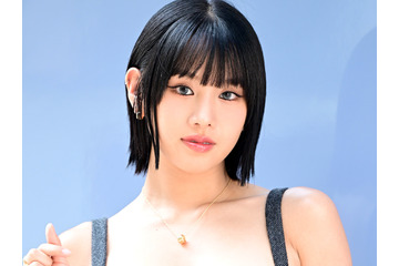 “胸下カット”のスイムウェア姿…ナッティ、グラマラスな曲線美に釘付け「息できない」「完璧スタイル」 画像