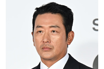 11歳下インフルエンサーと熱愛の韓国俳優、スキンヘッド姿で激変！交際相手の“タイプ”俳優と写真も 画像