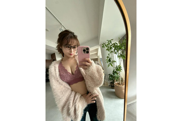 鈴木奈々、「今のバストが一番自信あります」くっきり谷間の下着ショット披露！ 画像