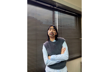 のん、衝撃の“ひげメイク”オフショにファン「破壊力がスゴイ」「志村けんさんに見せてあげたい」 画像