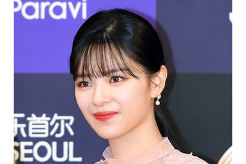 「直視できない」TWICE・ジョンヨン、“胸元パックリ”衣装で魅せた圧巻スタイルに釘付け！ 画像