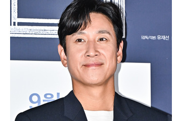 突然の別れから3度目の誕生日…『パラサイト』イ・ソンギュンさん、親友俳優が墓所を訪問「恋しい」 画像