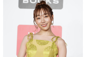 須田亜香里、タイトなアオザイ姿で美くびれ際立つ！脇腹チラ見せのオフショット動画 画像