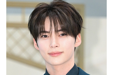 ZB1ソン・ハンビン、“貴公子ビジュアル”で魅了…端正な顔立ち映えるスーツ姿でイベントに登場 画像