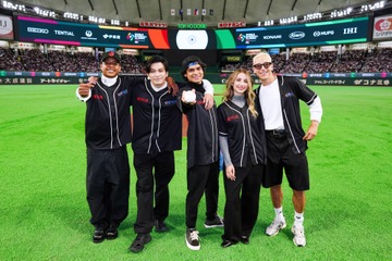 「ONE PIECE」実写版キャスト5人が東京ドームで始球式！イニャキ・ゴドイの豪快投球に新田真剣佑「まさにルフィみたい」 画像