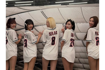 あれ、ズボンは!? 来日した韓国美女チア軍団、後ろ向きポーズで魅せた驚愕の“美ライン”にファン悶絶 画像