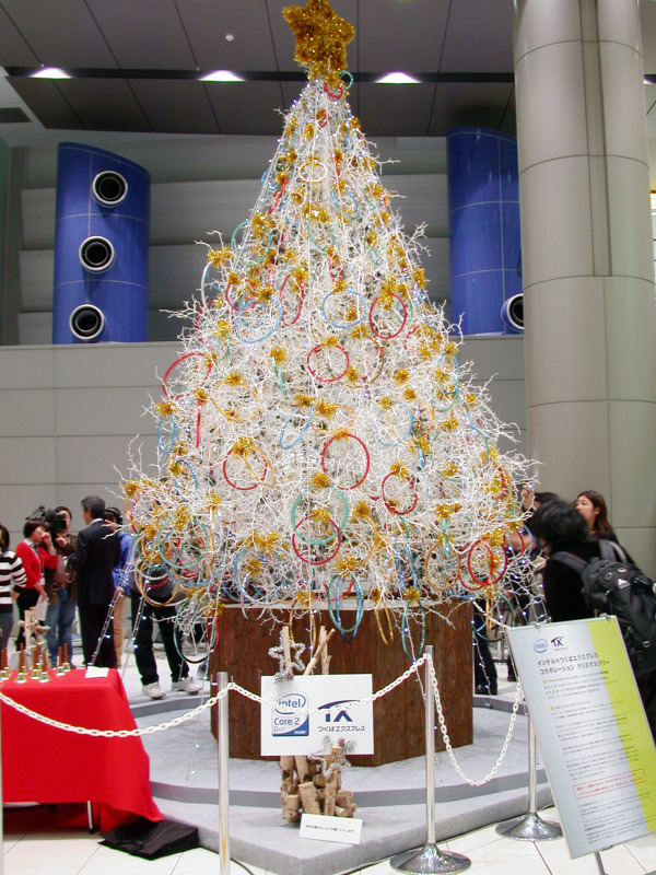 インテルのcpuを2 000個も使ったクリスマスツリーがtx秋葉原駅に登場 Rbb Today