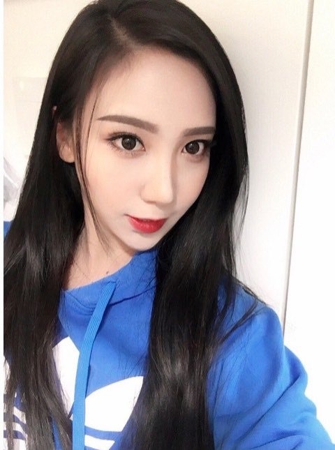 ざわちん 高校生以来の黒髪に イメチェンにファン 黒髪美人 Rbb Today