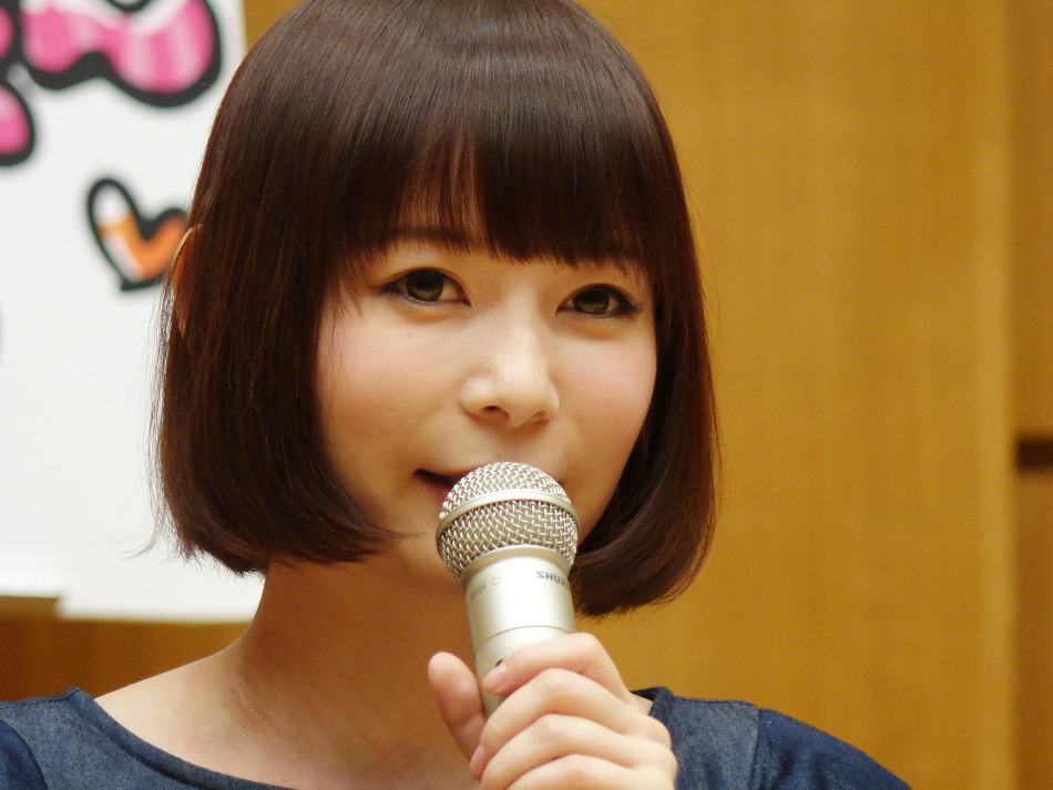 しょこたん 電話番号を誰からも聞かれず 聞いてくれよ とカメラ目線で訴える Rbb Today