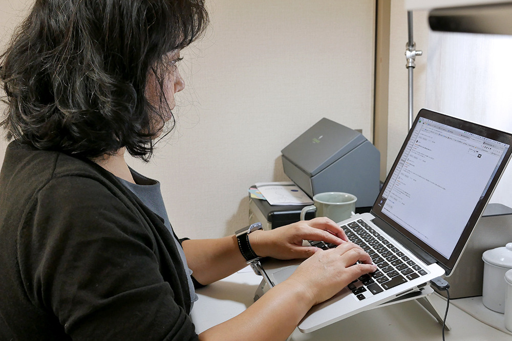 姿勢のプロ 整体師監修 背筋ピンっと作業はかどる 姿勢改善 ノートパソコンスタンド パソコンスタンド ノートPC スタンド パソコン台 パソコン 台  ノートパソコン テレワーク pcスタンド 折りたたみ式 匠彩 大特価放出！