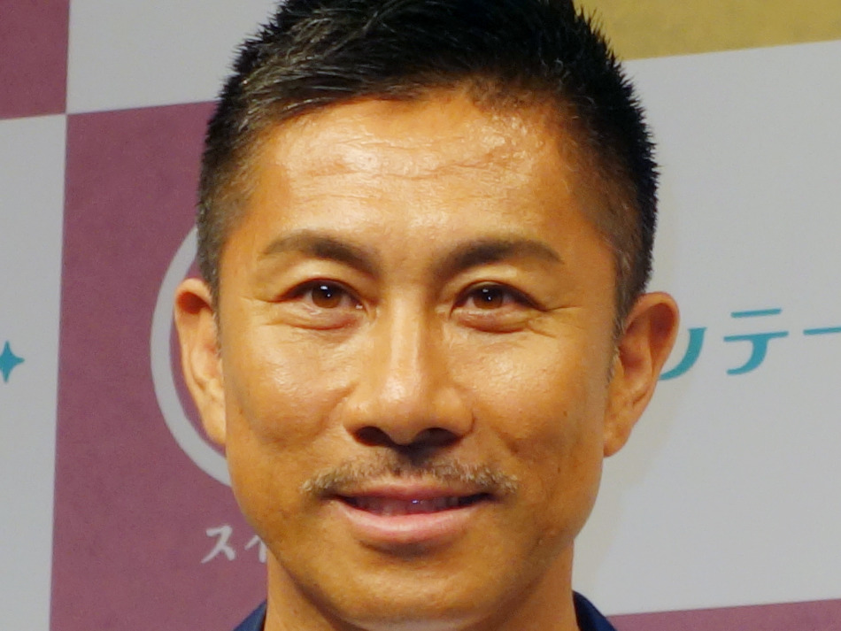 前園真聖 プロ野球の始球式に初挑戦 一茂 サッカーボール蹴るの Rbb Today