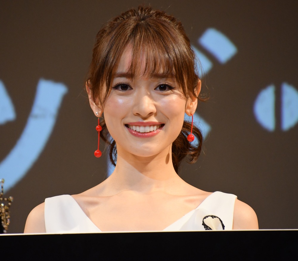 泉里香 One Piece ナミのボディ公開し反響 胸とウエストがヤバい Rbb Today