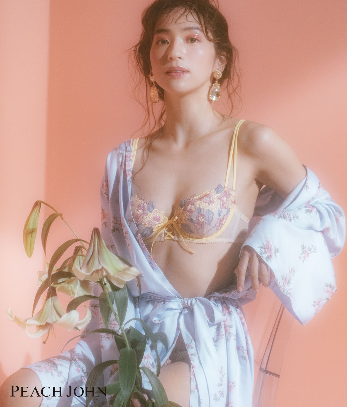 中村アン ランジェリー姿披露 満開の笑顔で春の訪れの喜びを表現 Rbb Today