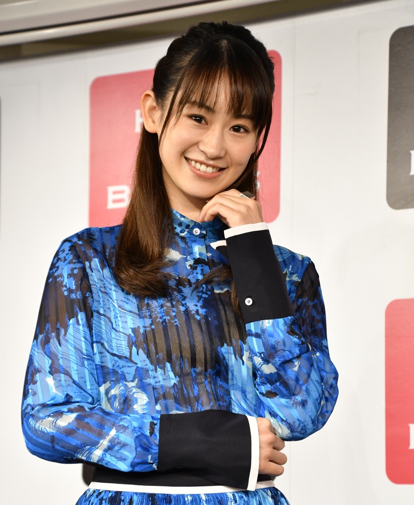 元宝塚トップ娘役の愛希れいか カレンダーで男性的カットに挑戦 最初はすごく抵抗がありました Rbb Today 元宝塚トップ娘役の愛希れいか カレンダーで男性的カットに挑戦 最初はすごく抵抗がありました Rbb Today
