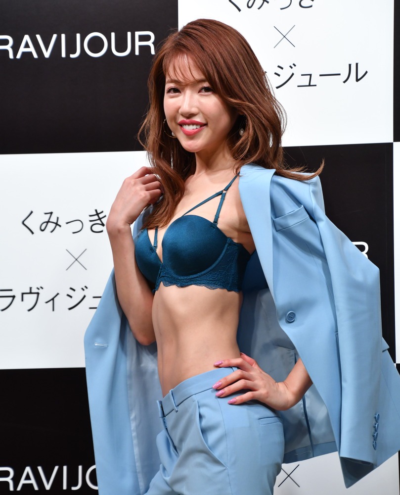 舟山久美子 ランジェリー姿で こだわりのs字ライン 鍛え抜かれた健康的肉体美 を披露 Rbb Today
