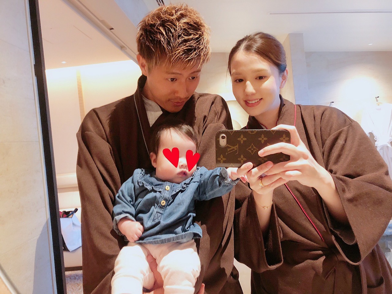 丸高愛実 夫 柿谷曜一朗と愛娘との家族写真公開 幸せそうな姿に 理想の家族 Rbb Today 丸高愛実 夫 柿谷曜一朗と愛娘との家族写真公開 幸せそうな姿に 理想の家族 Rbb Today