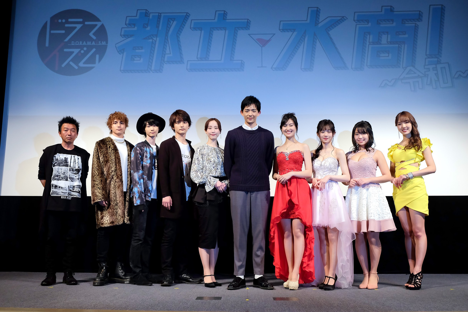 都立水商 令和 キャスト ホスト キャバクラドレス姿でヒット祈願 Rbb Today