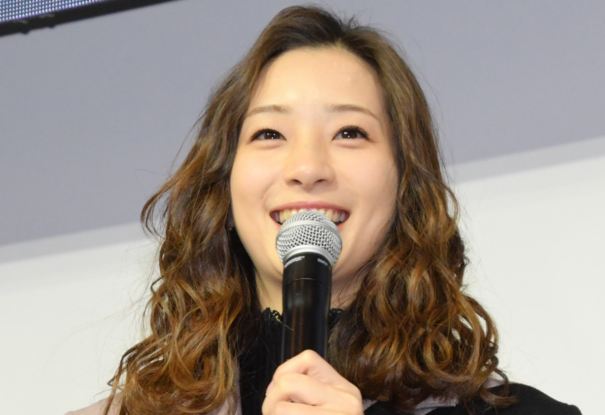 足立梨花 抜群のスタイル披露 くびれボディに絶賛の声 Rbb Today