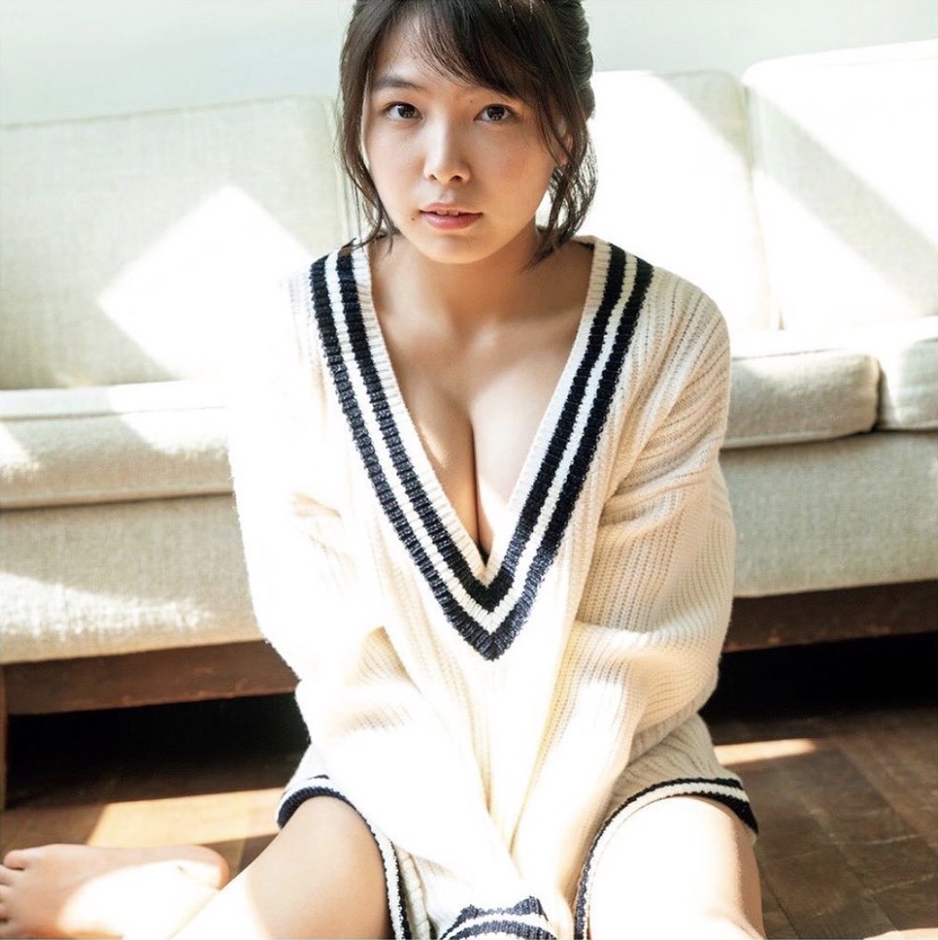 寺本莉緒 谷間あらわなvネックニット姿にファン興奮 Rbb Today