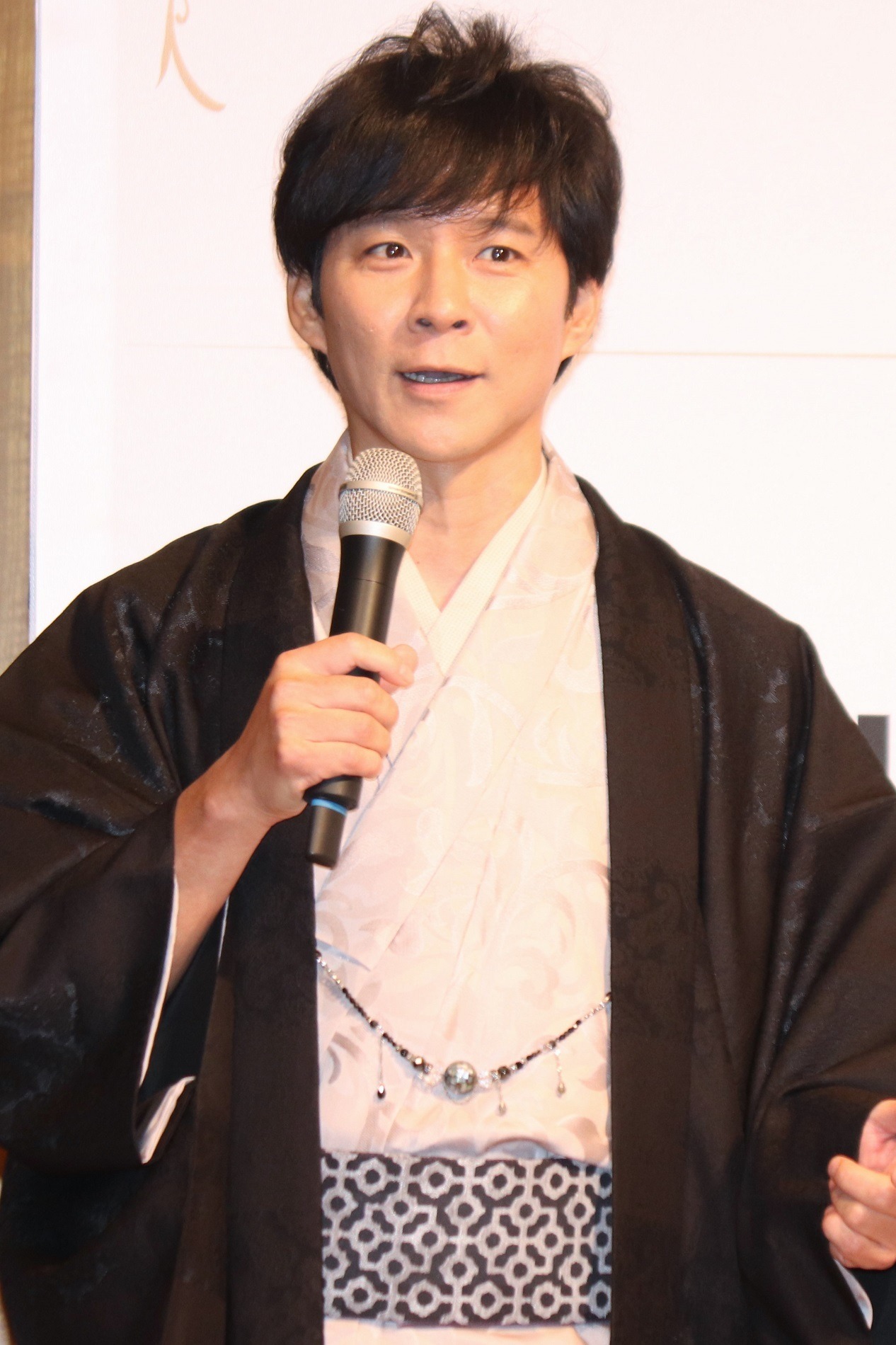 アンジャッシュ渡部建 親戚に野際陽子さん 元内閣総理大臣も Rbb Today