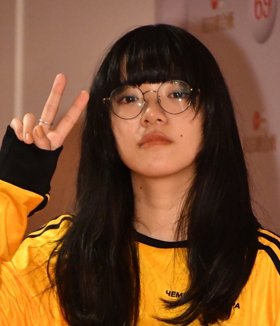 あいみょんのレアすぎるミニスカ姿に反響 可愛すぎる 萌える Rbb Today