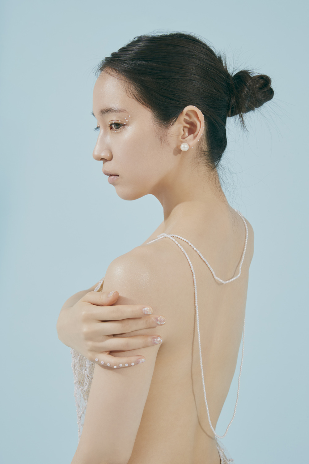 吉岡里帆 露出多めのカットに挑戦 2年ぶりの写真集が本日発売 Rbb Today