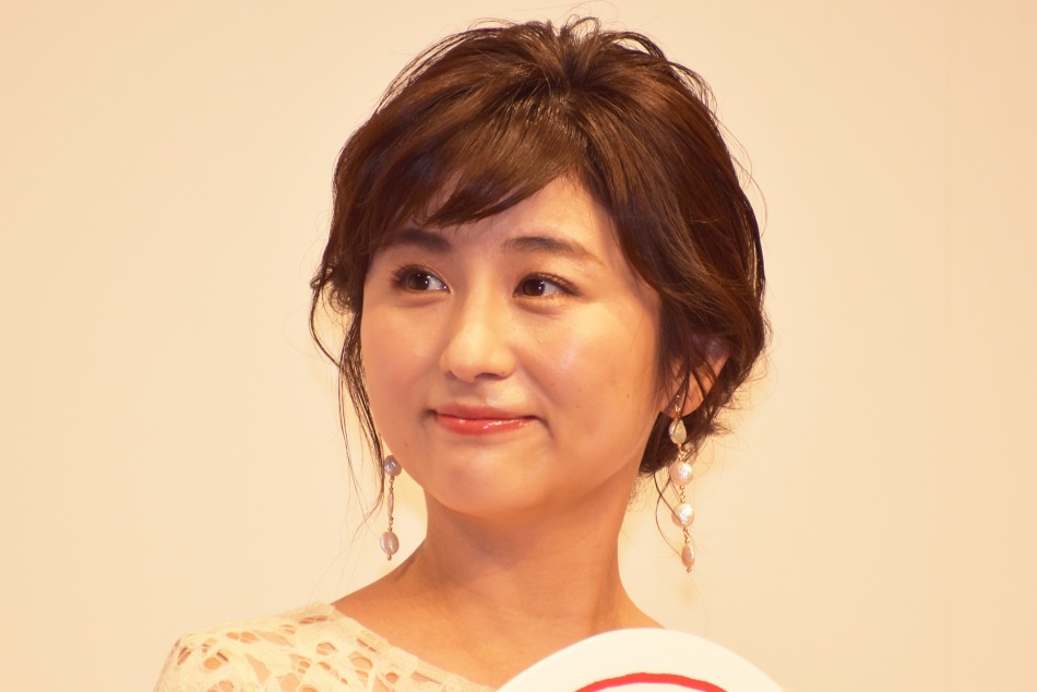宇賀なつみ 割烹着姿で シュウペイポーズ を披露 Rbb Today