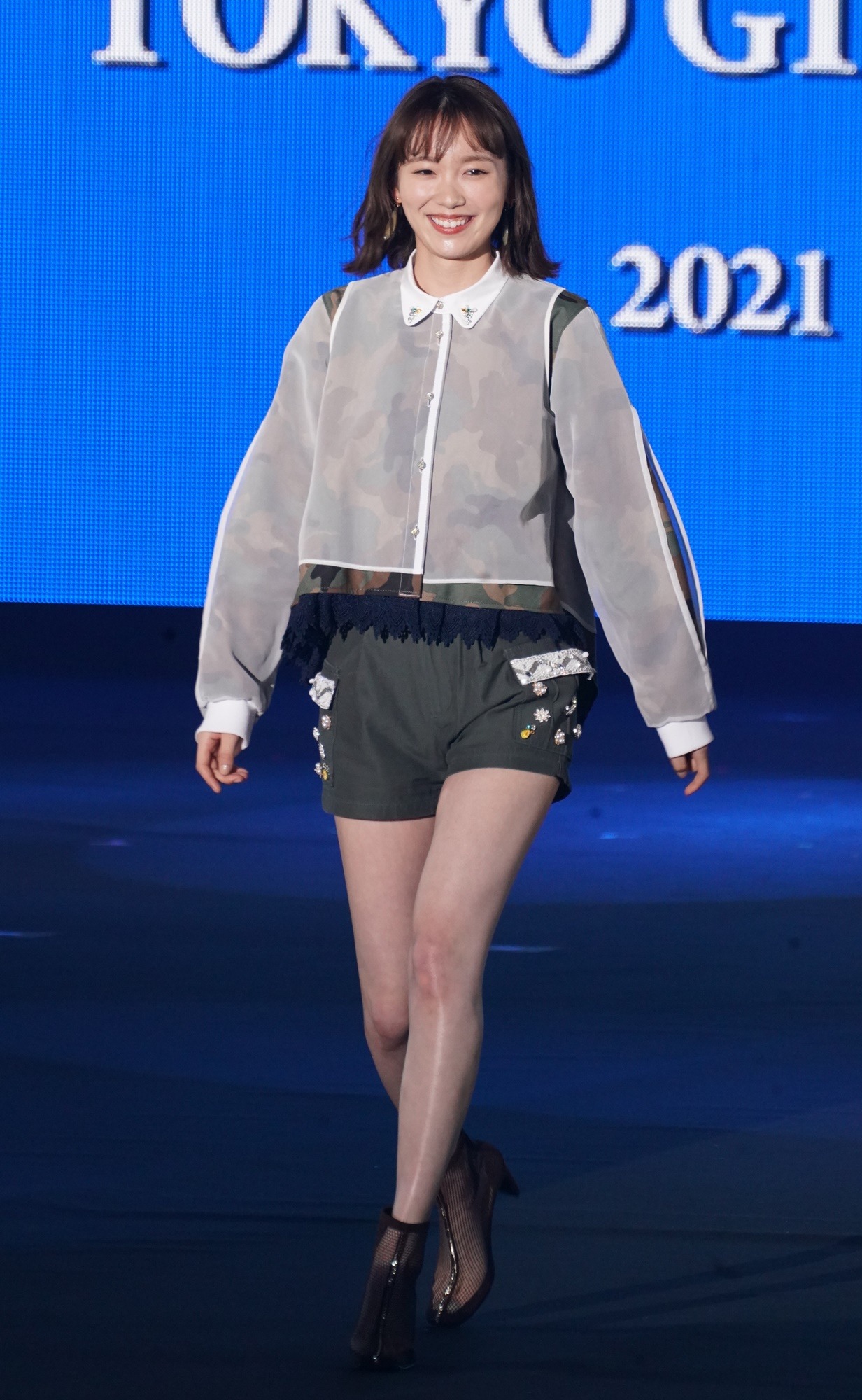 Tgc 21 飯豊まりえ 中条あやみ 竹内涼真らが 君と世界が終わる日に ステージでtgcに登場 Rbb Today
