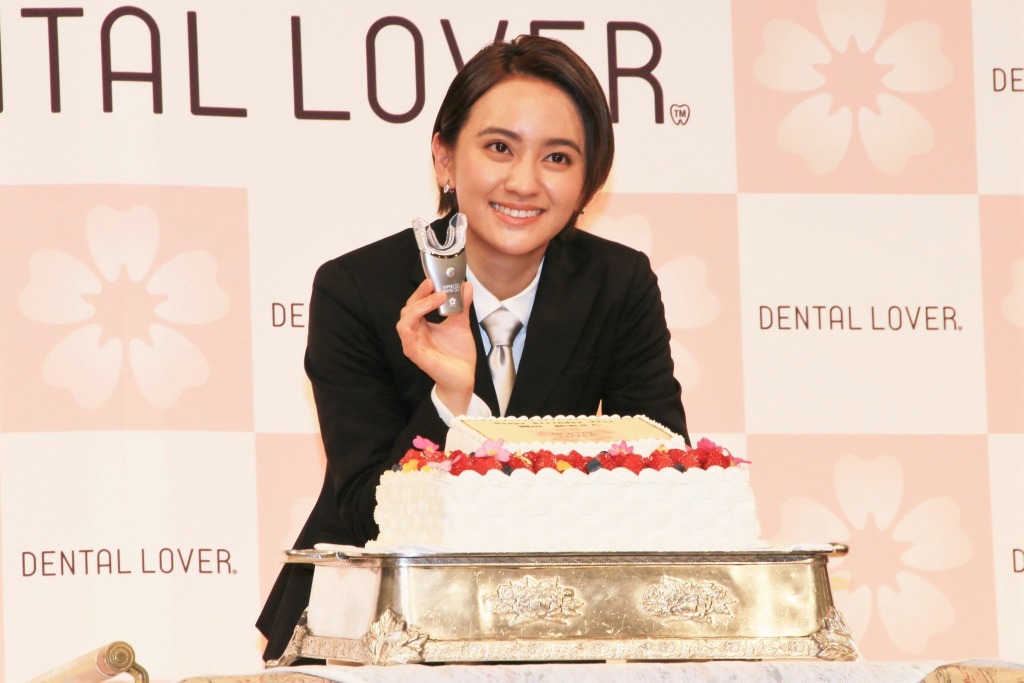 岡田結実 男装姿 で21歳の誕生日 瀬戸利樹さんにそっくりと言われて嬉しい Rbb Today