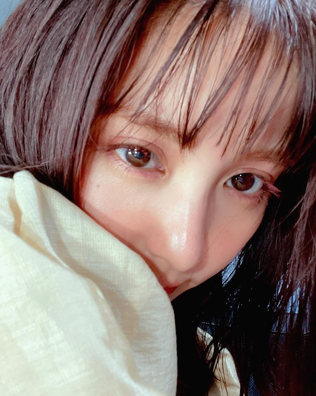 石川恋 濡れ髪にピンクメイクのドアップカットが色っぽいと好評 Rbb Today