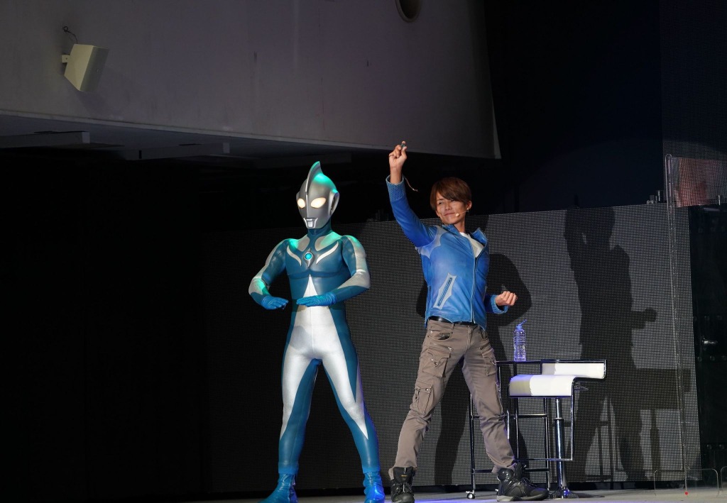 杉浦太陽 ウルトラマンコスモス 周年イベントに登場 筋トレで衣装のチャックが閉まりません Rbb Today 杉浦太陽 ウルトラマンコスモス 周年イベントに登場 筋トレで衣装のチャックが閉まりません Rbb Today