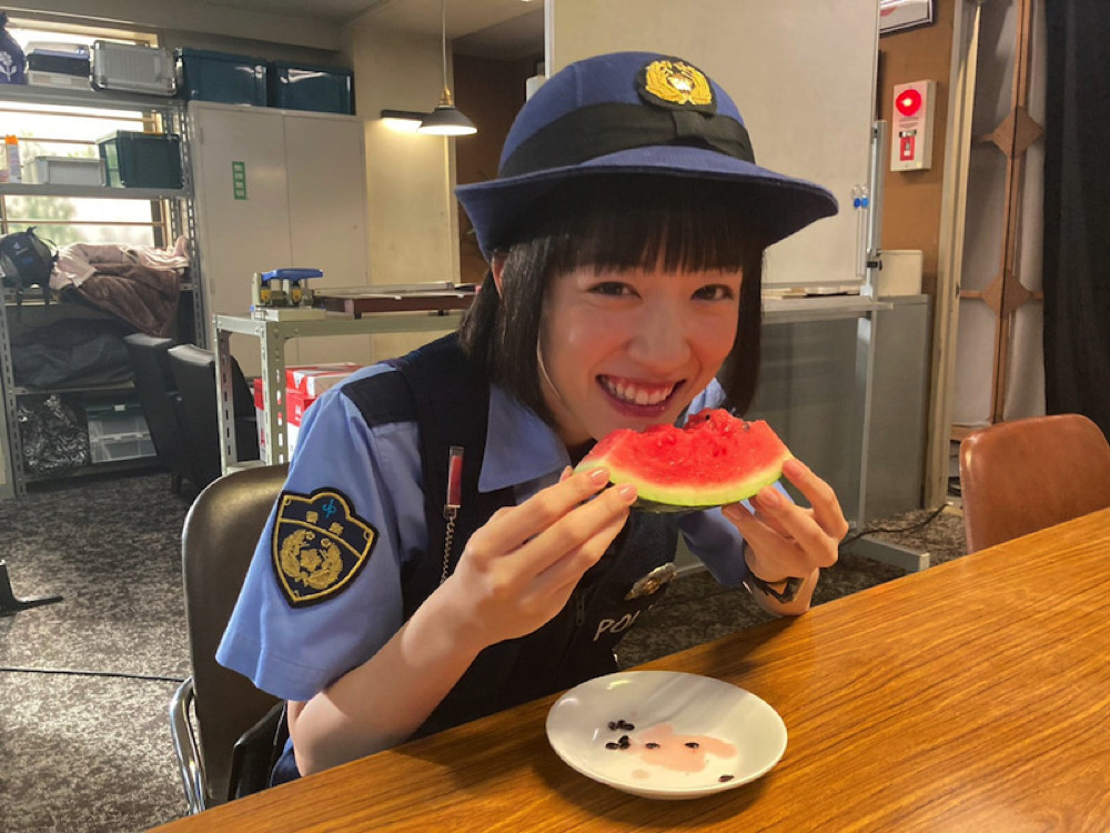 永野芽郁 スイカを頬張る可愛いすぎるオフショット Rbb Today